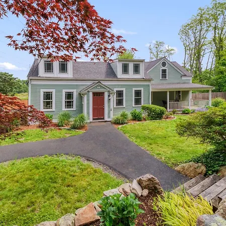 3 Bedroom Cape House By Leavetown Vacations